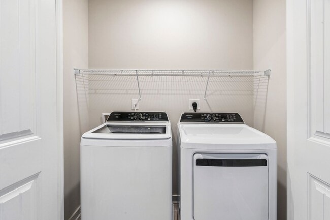 Building Photo - Brand new home in a great location central to all of Tri-Cities