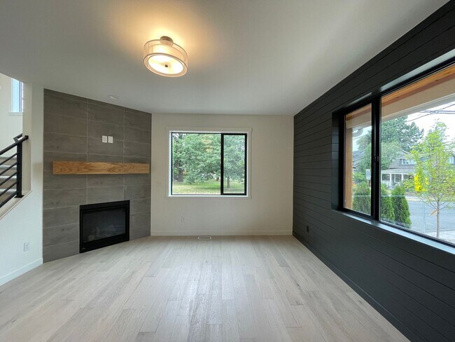 Building Photo - 4Bd/2.5Ba Corner Home in Desireable Portsmouth Neighborhood ~ Newly Built, Quartz Countertops, Si...
