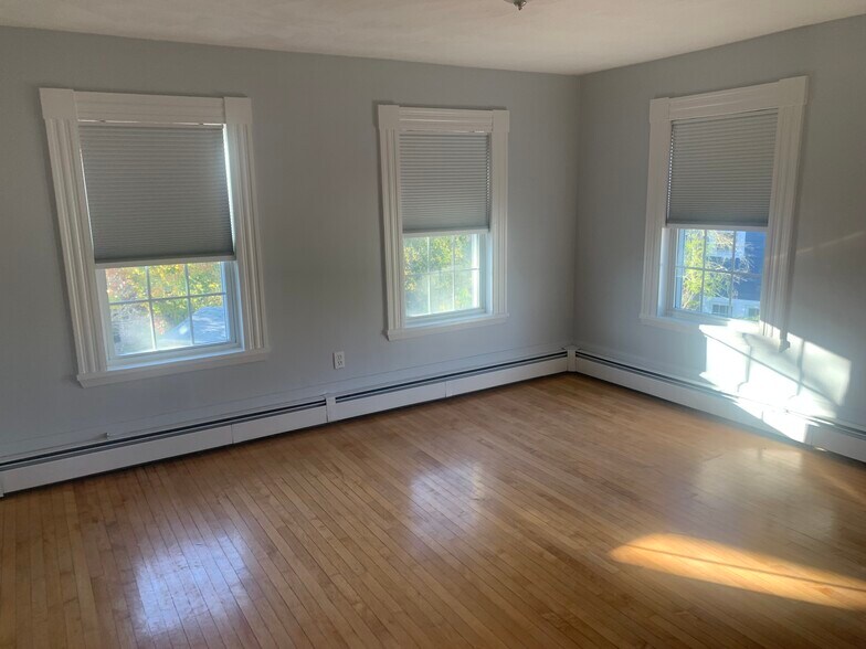 Master bedroom - 12 Maple Cir