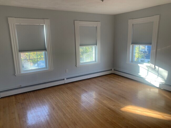 Master bedroom - 12 Maple Cir