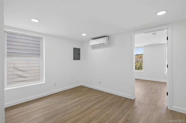 Building Photo - 165 W Main St