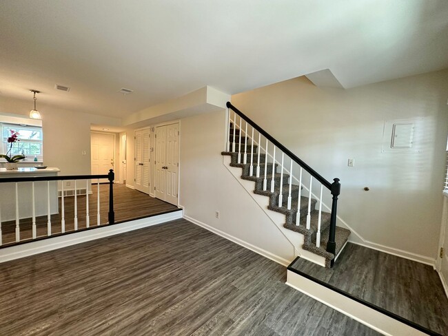 Building Photo - 185 S Eagle Creek Dr