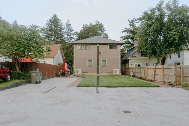 Building Photo - 608 N Emerson Ave