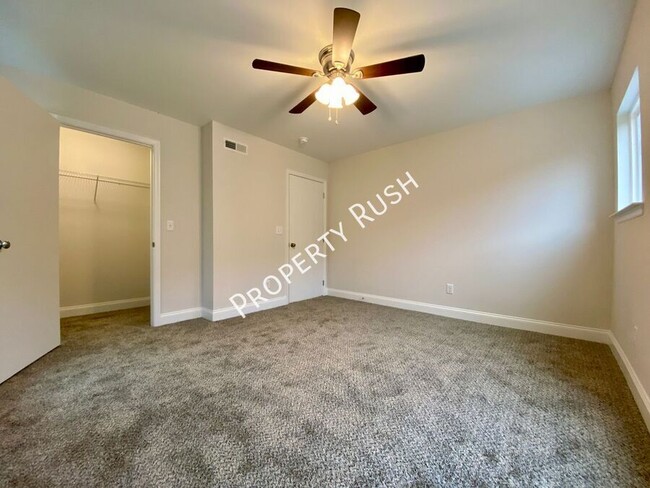 Building Photo - 144 Signal Hills Dr