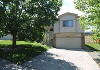 Building Photo - Near Ft Carson, 1342sf Bi-level, 3bd/2ba/2-car!