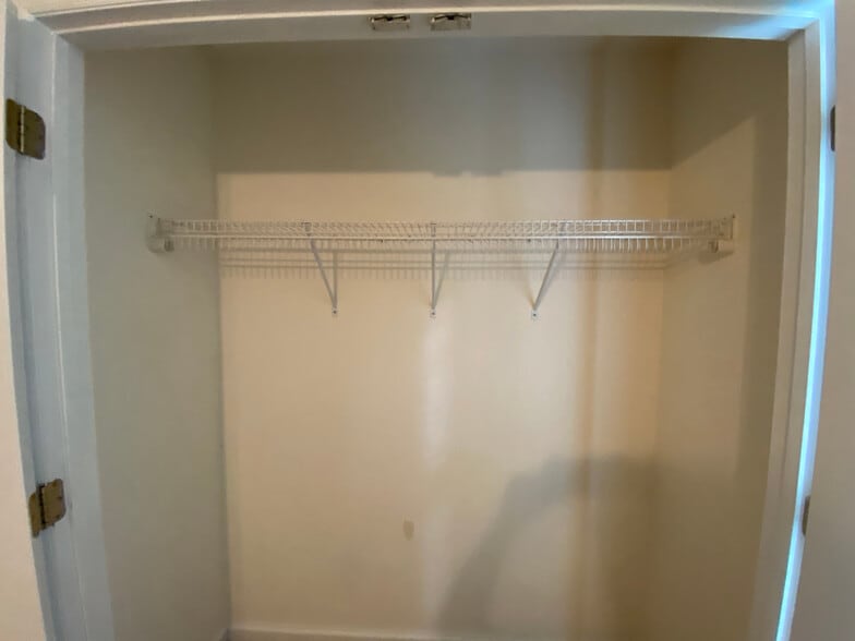 Building Photo - Room in House on Ujamaa Dr