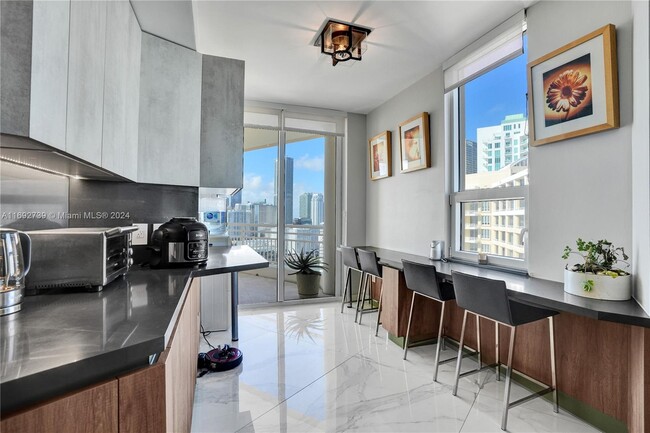 Building Photo - 848 Brickell Key Dr