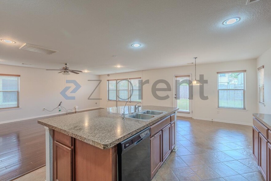 Building Photo - 2730 Volute