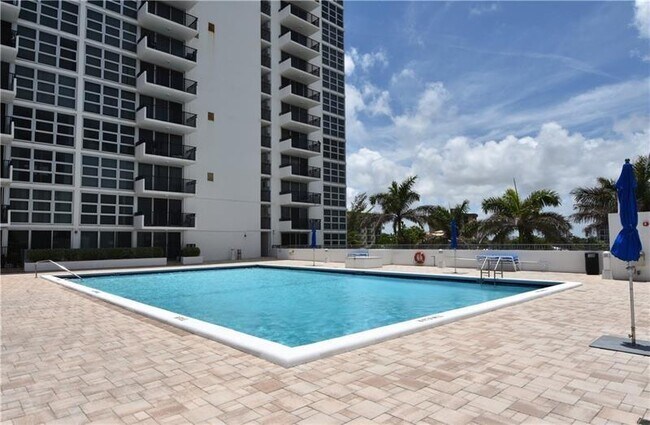 Building Photo - 531 N Ocean Blvd