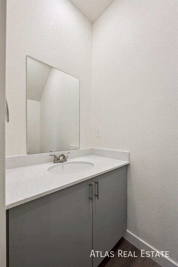 Building Photo - 653 Coney Aly