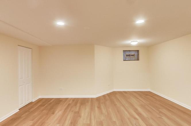 Building Photo - 827 S Racine Ave