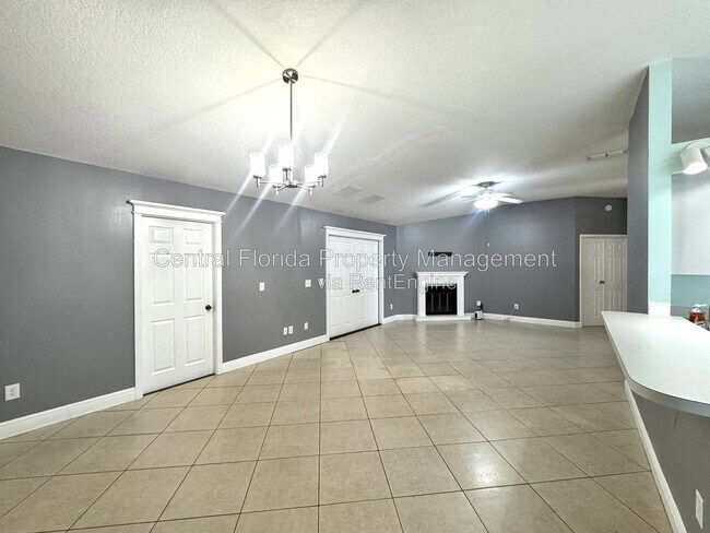 Building Photo - 8120 Lesia Cir
