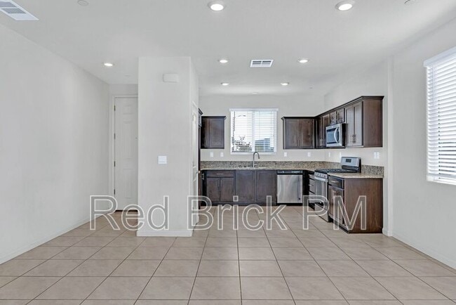 Building Photo - 393 Sullivan Dr