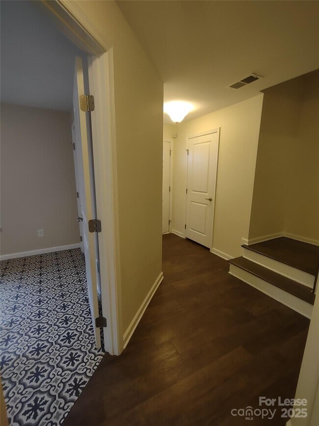 Building Photo - 4068 Zilker Park Dr