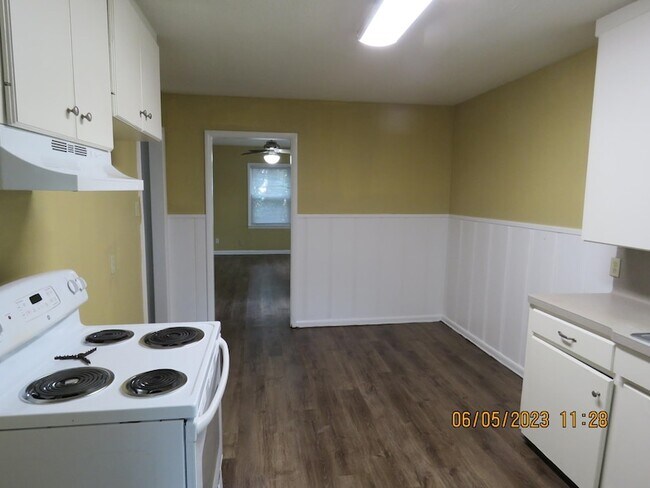 Building Photo - 203 S Ave A