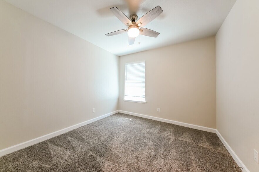 Building Photo - 1330 Heather Run Dr