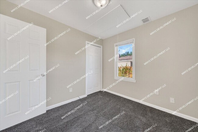 Building Photo - 12862 Georgiana Ave