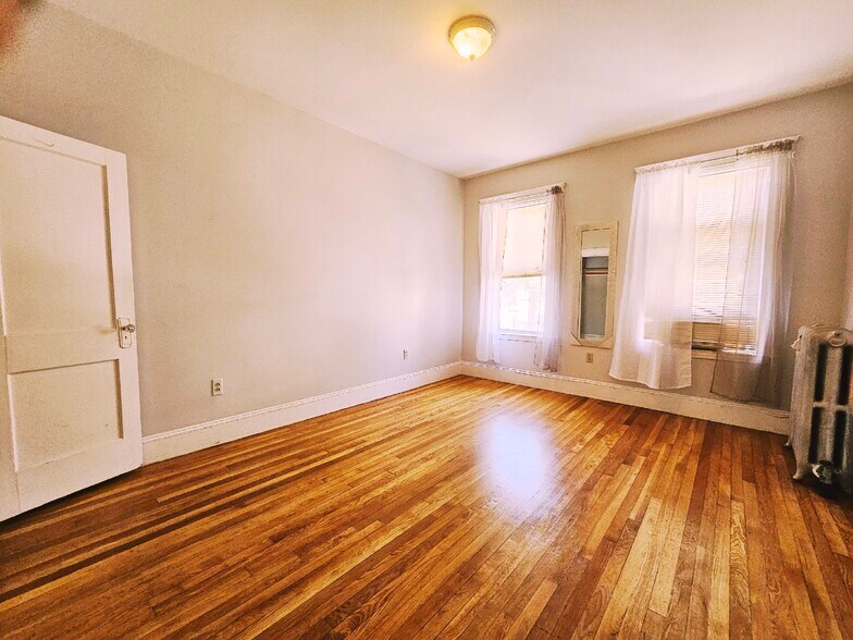 Building Photo - 243 Callender St