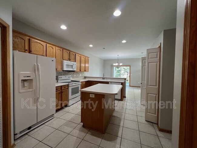Building Photo - 277 S 79th St