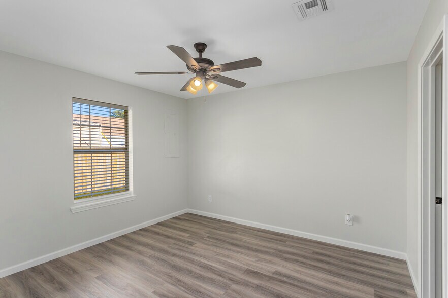 Building Photo - 7 Mulberry Rd