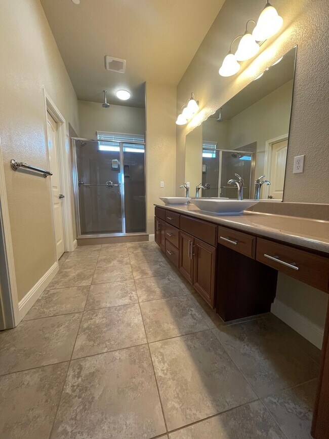 Building Photo - Stunning 4-Bedroom, 3-Bath Home – Available Now!