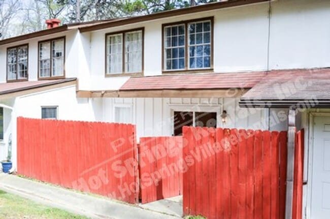 Building Photo - Two-Level Townhome in DeSoto Courts