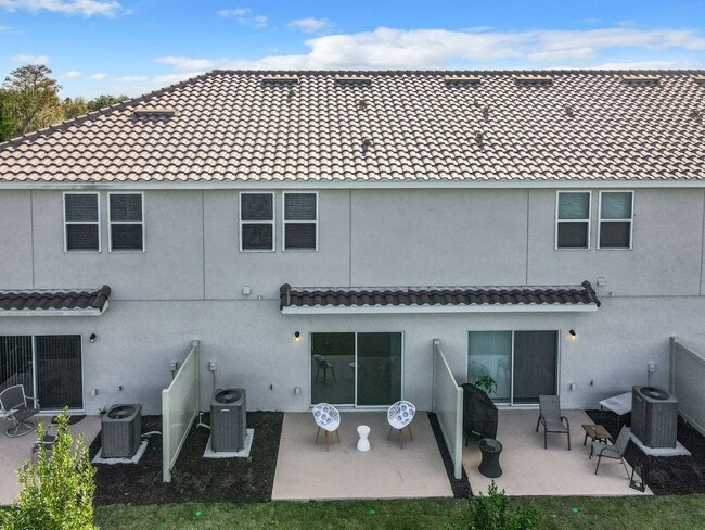 Building Photo - AVAILABLE NOW! 3/2.5 Townhome For Rent in Bellalago!