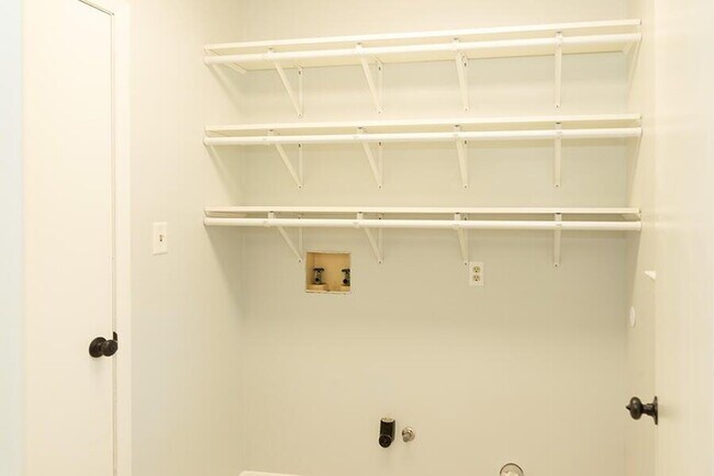 Building Photo - 511 Woodland Park Cir