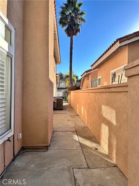 Building Photo - 1000 Calle Allegre