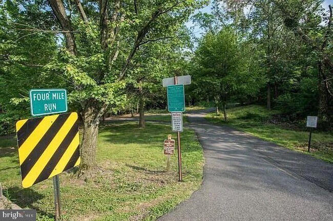 Building Photo - 4600 S Four Mile Run Dr