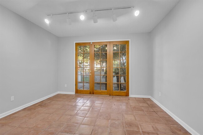 Building Photo - 7655 S Braeswood Blvd