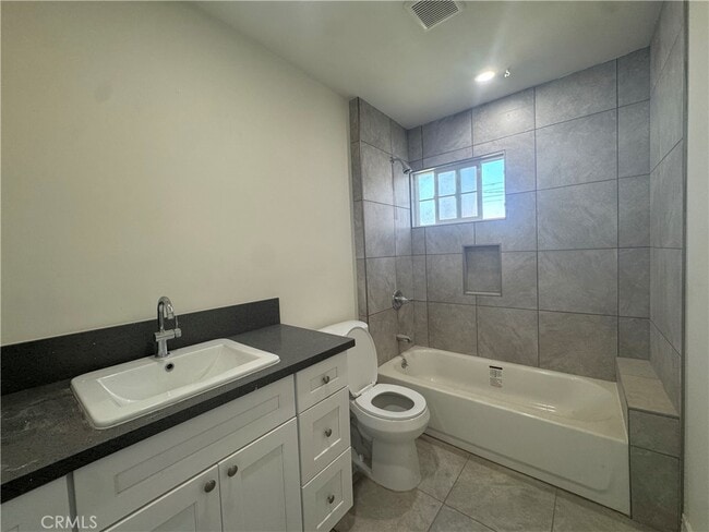 Building Photo - 1509 W 52nd St