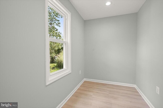 Building Photo - 2917 E Lee Ave