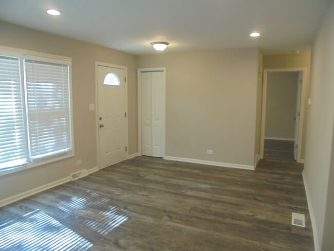 Building Photo - 1808 W Ridgeland Ave