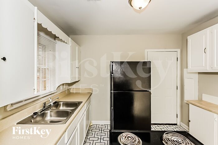 Building Photo - 1564 Columbia Dr