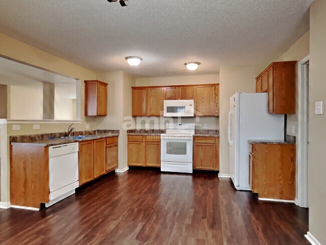 Building Photo - 10914 Cyrus Dr