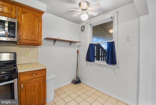 Building Photo - 672 Rively Ave