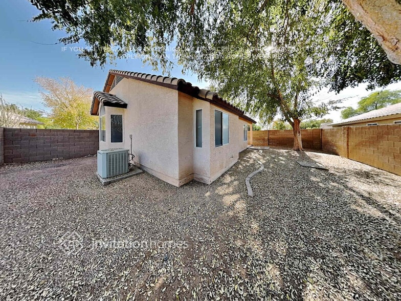 Building Photo - 20 S Surfside Dr