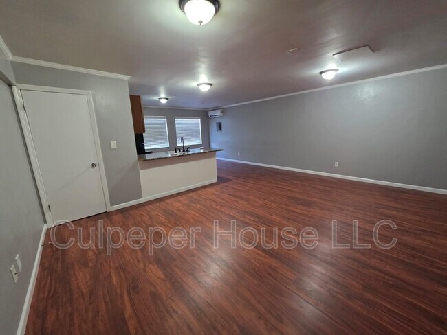 Building Photo - 2854 W Sylvania Ave