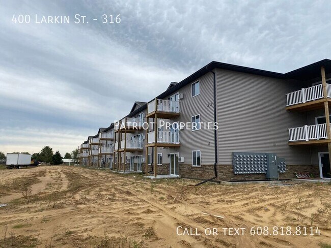 Building Photo - 400 Larkin St