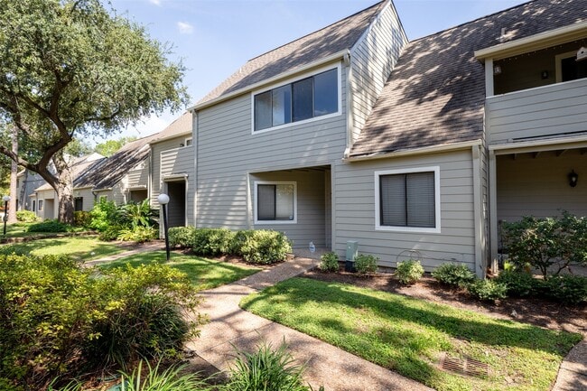 Building Photo - 2329 Briarwest Blvd