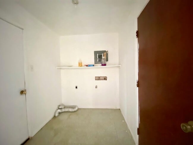 Building Photo - 114 Rhonda Dr