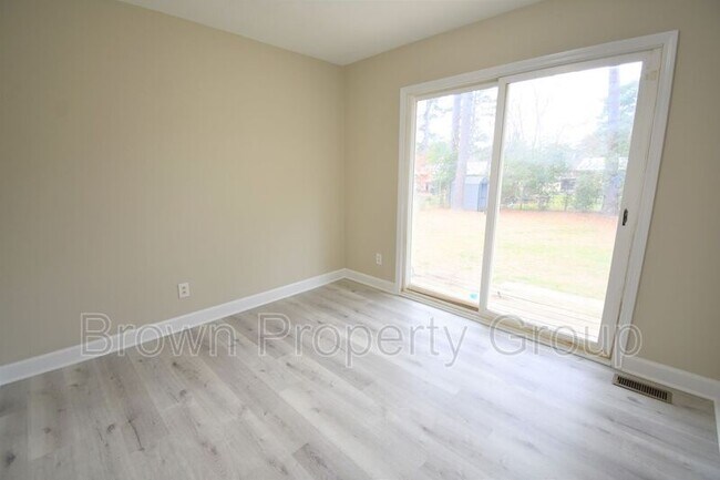 Building Photo - 259 Channing Dr