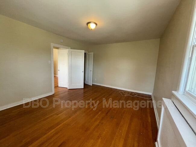 Building Photo - 37 Parkwood St