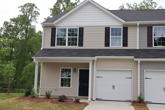 Building Photo - Two bedroom, 2.5 bath townhome in Ridge Creek, Whitsett