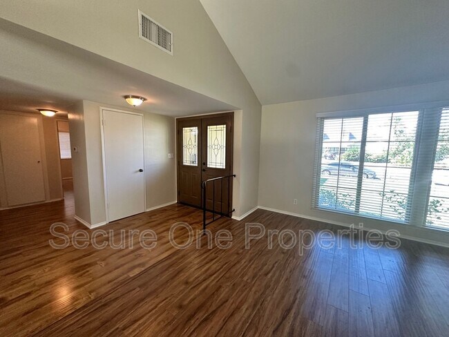 Building Photo - 29362 Hillrise Dr