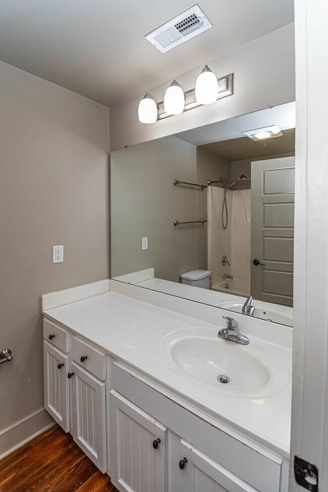 Building Photo - Nash Street Lofts Unit G