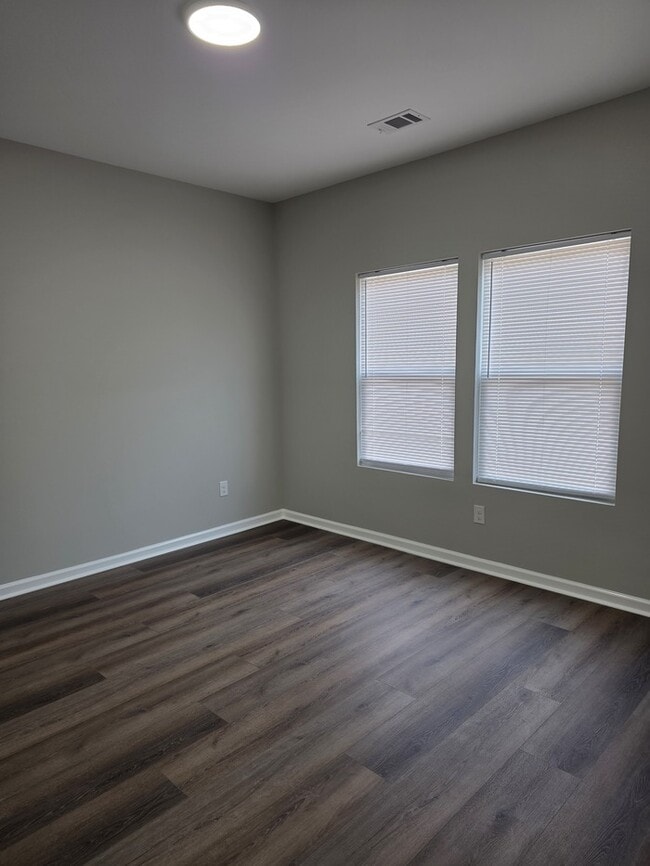 Building Photo - Welcome to your Gem Home!