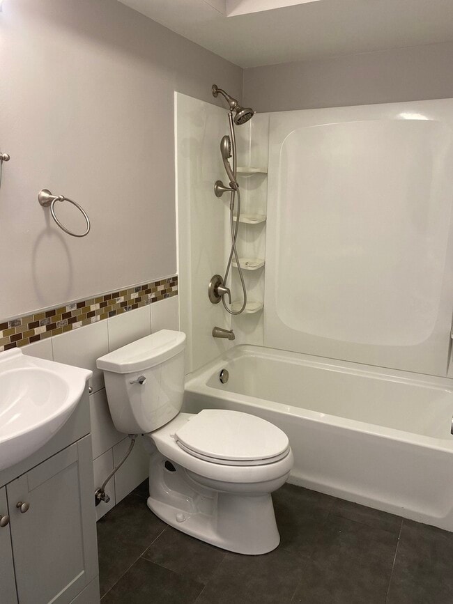 Building Photo - 880 S Plum Grove Rd