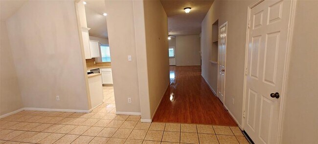 Building Photo - 9006 S Ferndale Pl Dr